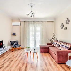 grand-apartment-next-to-center-3bd-110sqm.hotels-of-thessaloniki.com/